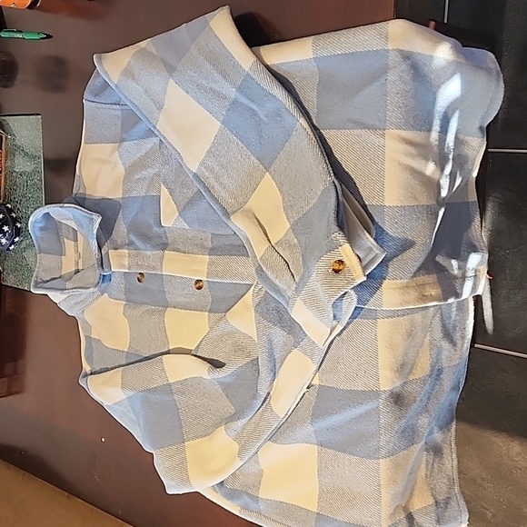 Shirts (multiple) - Picture 2 of 9